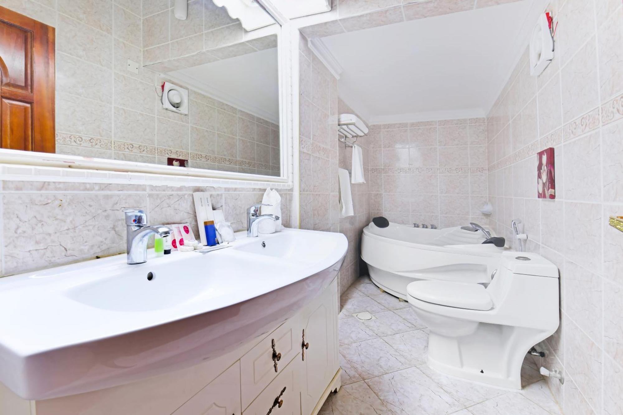 Capital O 125 Moon Plaza Hotel Manama Zewnętrze zdjęcie